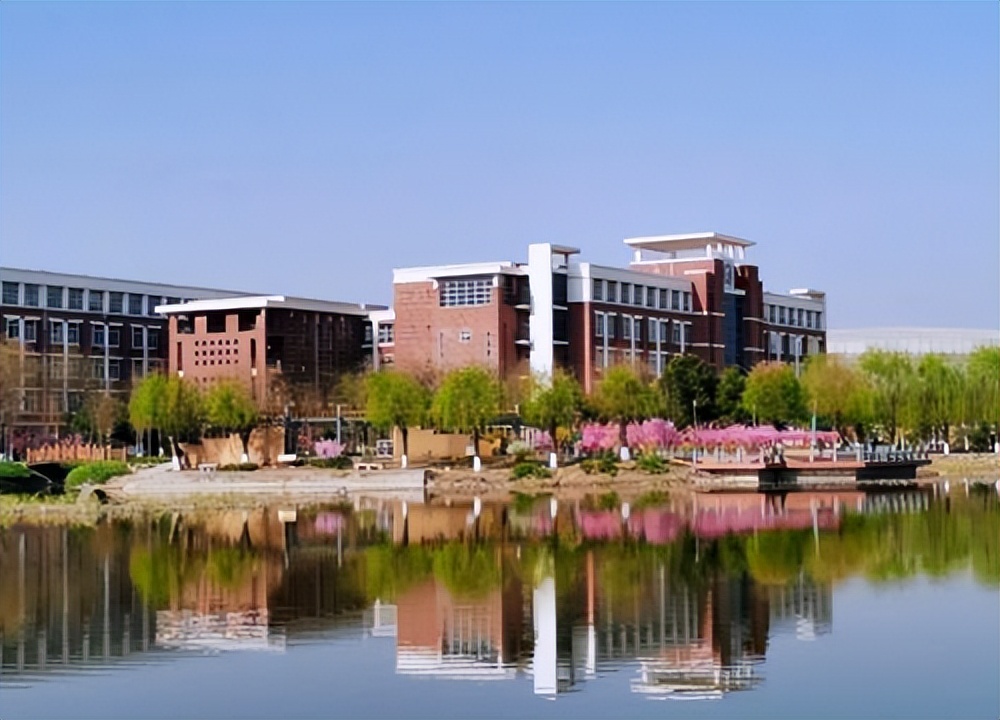 河北石油職業技術學院(技校十大吃香專業)-圖1