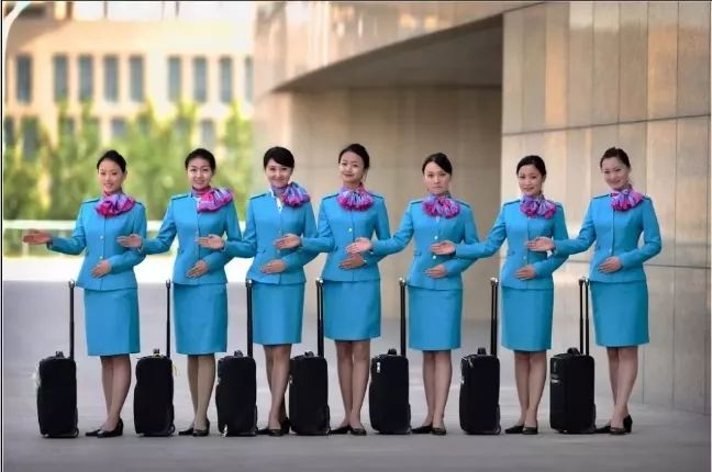 高中生走空乘考大學好嗎(空乘最吃香的三個專業)-圖1