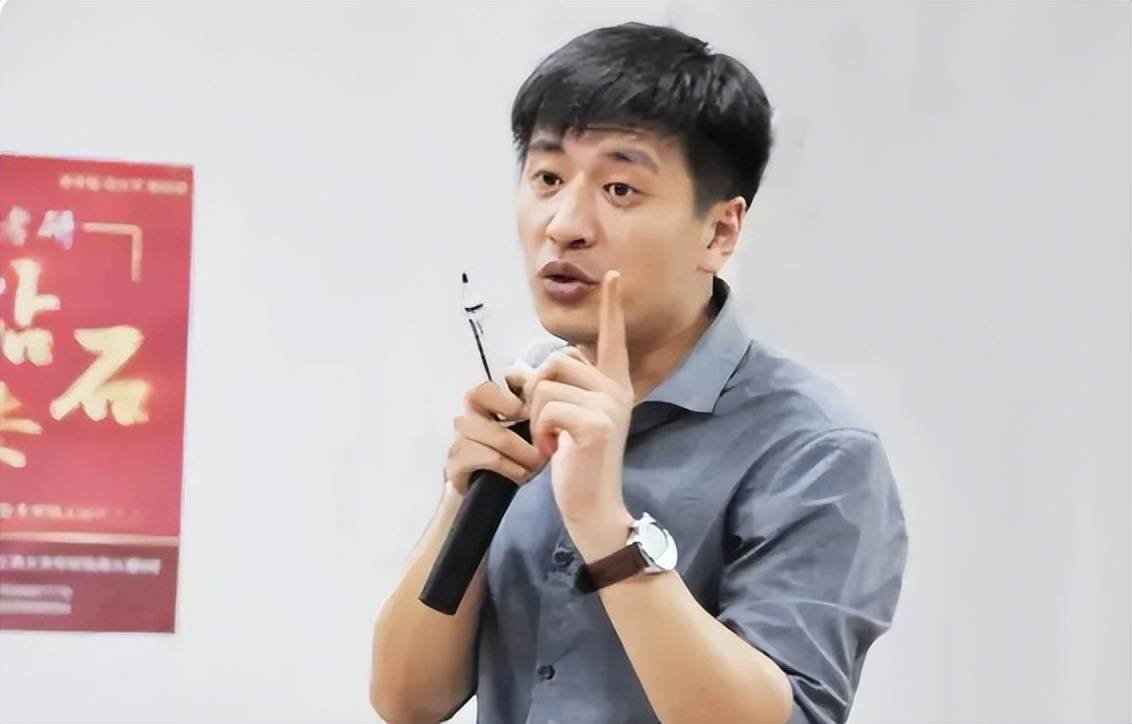 張雪峰談俄語(yǔ)專業(yè)(張雪峰小語(yǔ)種建議)-圖1