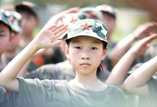 中小學生軍訓(小學生軍訓在哪里報名)-圖1