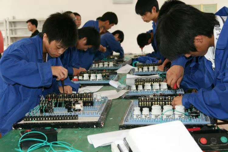 裝配電工學(xué)徒一般學(xué)多久(電工培訓(xùn)班一般需要多少錢(qián))-圖1