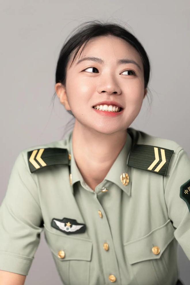 部隊(duì)女兵是玩的嗎-圖1