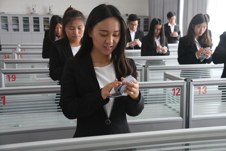 女孩學審計好還是學會計好-圖1