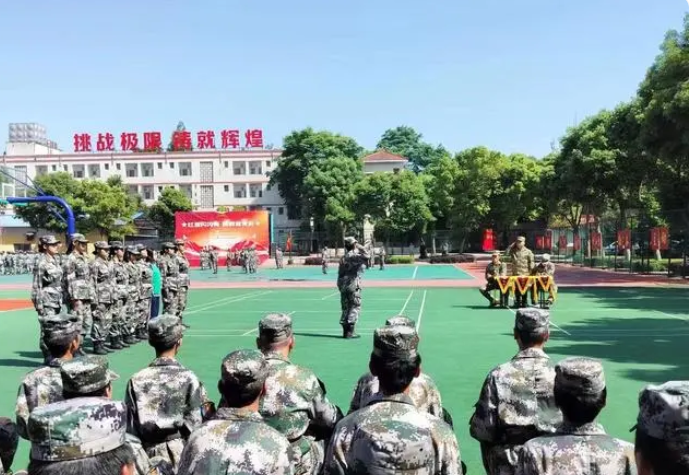 重慶孩子叛逆不上學怎么辦？來重慶環帝錦輝青少年叛逆教育基地-圖2