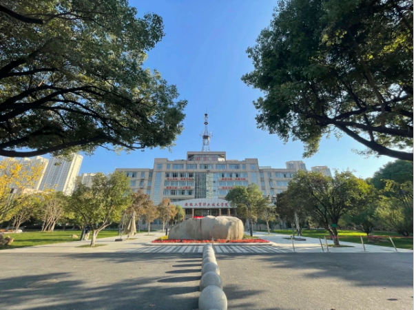 安徽工貿(mào)職業(yè)技術(shù)學(xué)院2025預(yù)科班招生——單招落榜生升學(xué)全日制大專-圖1