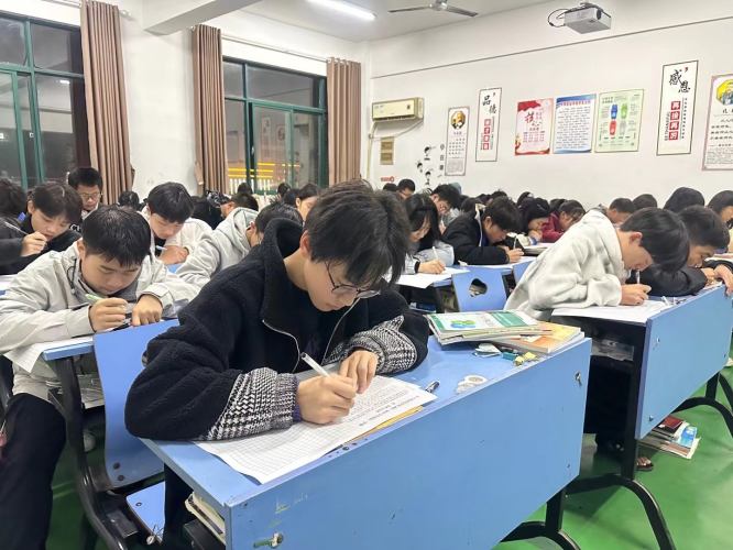 2025安徽工業(yè)職業(yè)技術(shù)學(xué)院3+3升學(xué)班｜全日制大專學(xué)歷｜-圖2