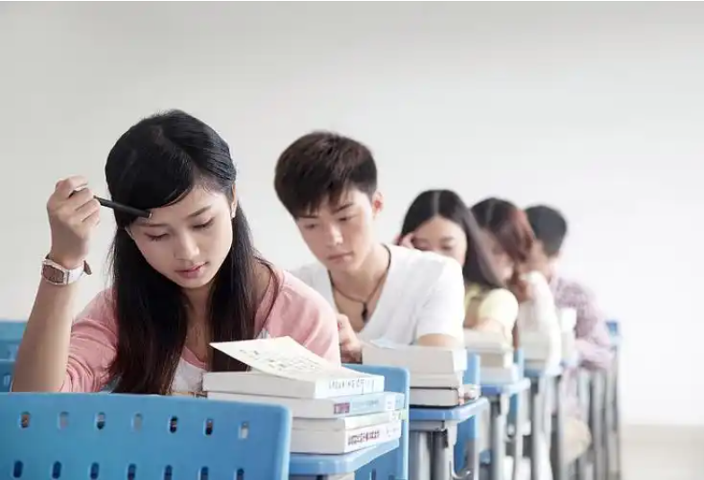 2025年合肥醫(yī)藥衛(wèi)生學(xué)校3+2大專班招生｜中考低分也能直升大專院校-圖1
